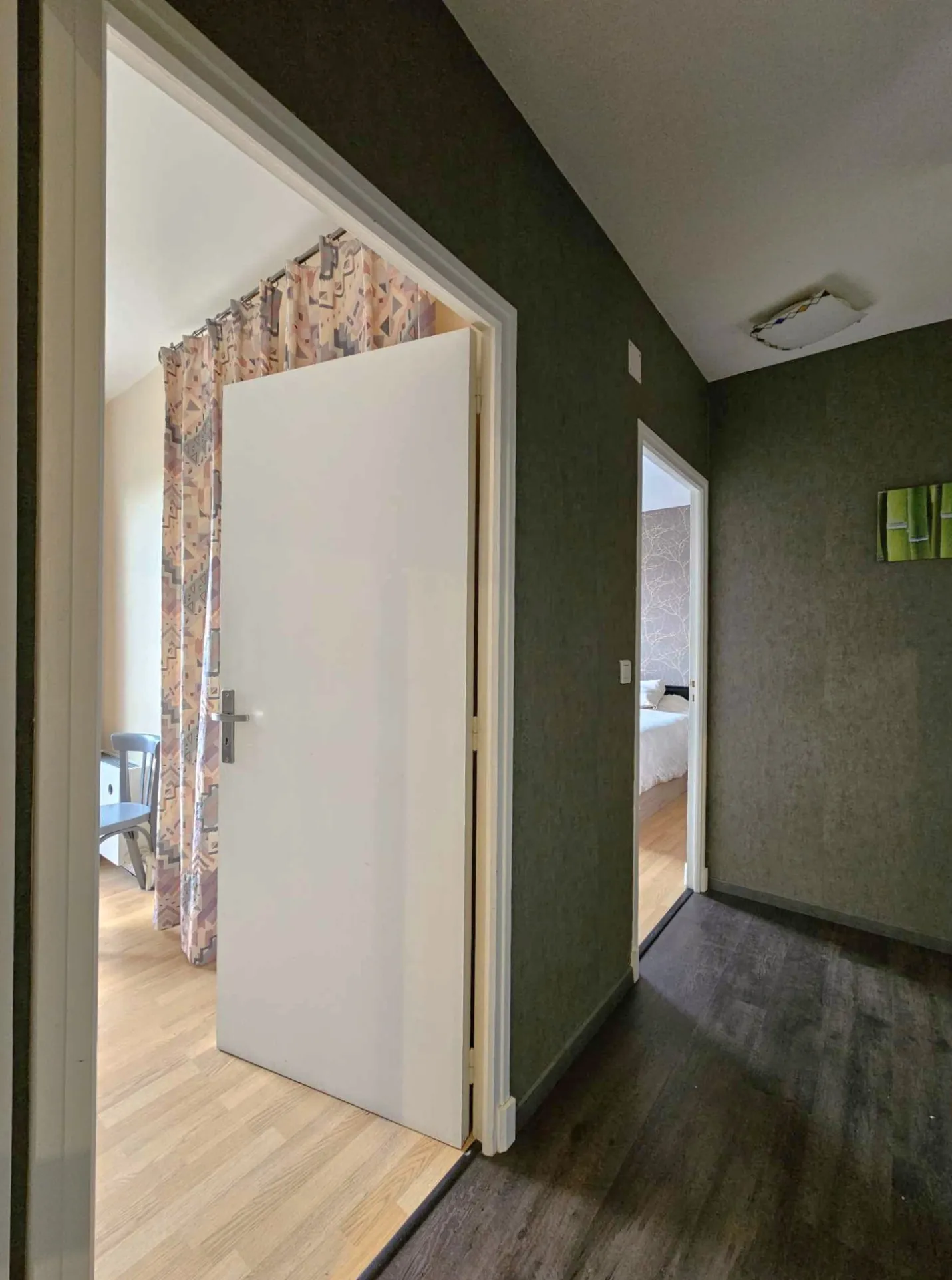 Spacieux appartement T3 de 93 m² à Rodez avec balcon, garage et proximité commodités 