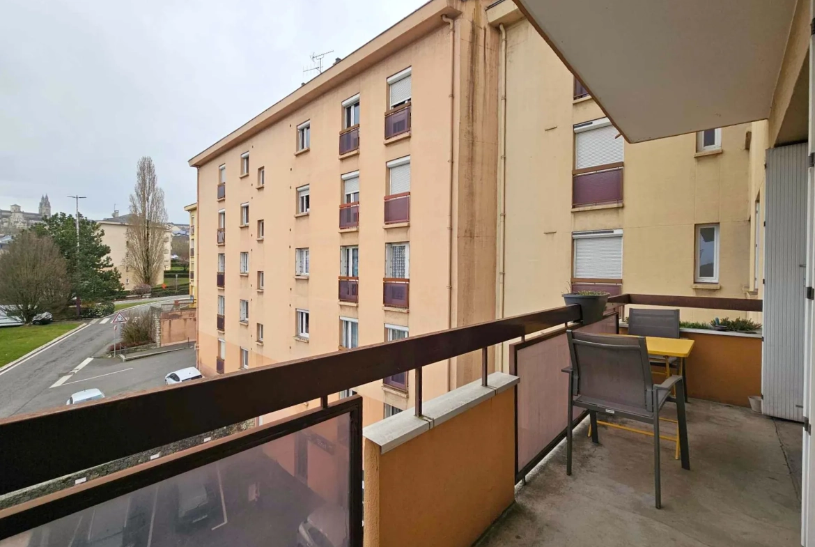Spacieux appartement T3 de 93 m² à Rodez avec balcon, garage et proximité commodités 