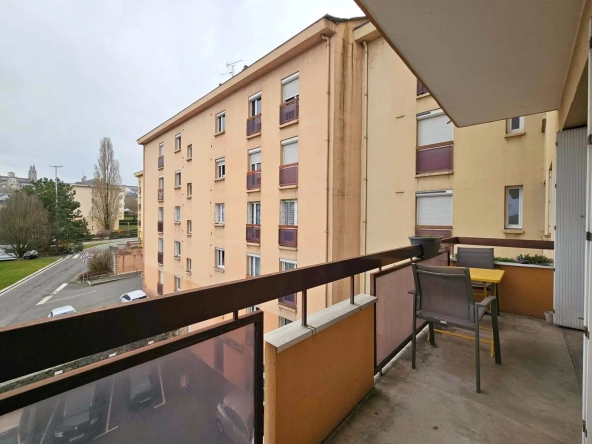 Spacieux appartement T3 de 93 m² à Rodez avec balcon, garage et proximité commodités 