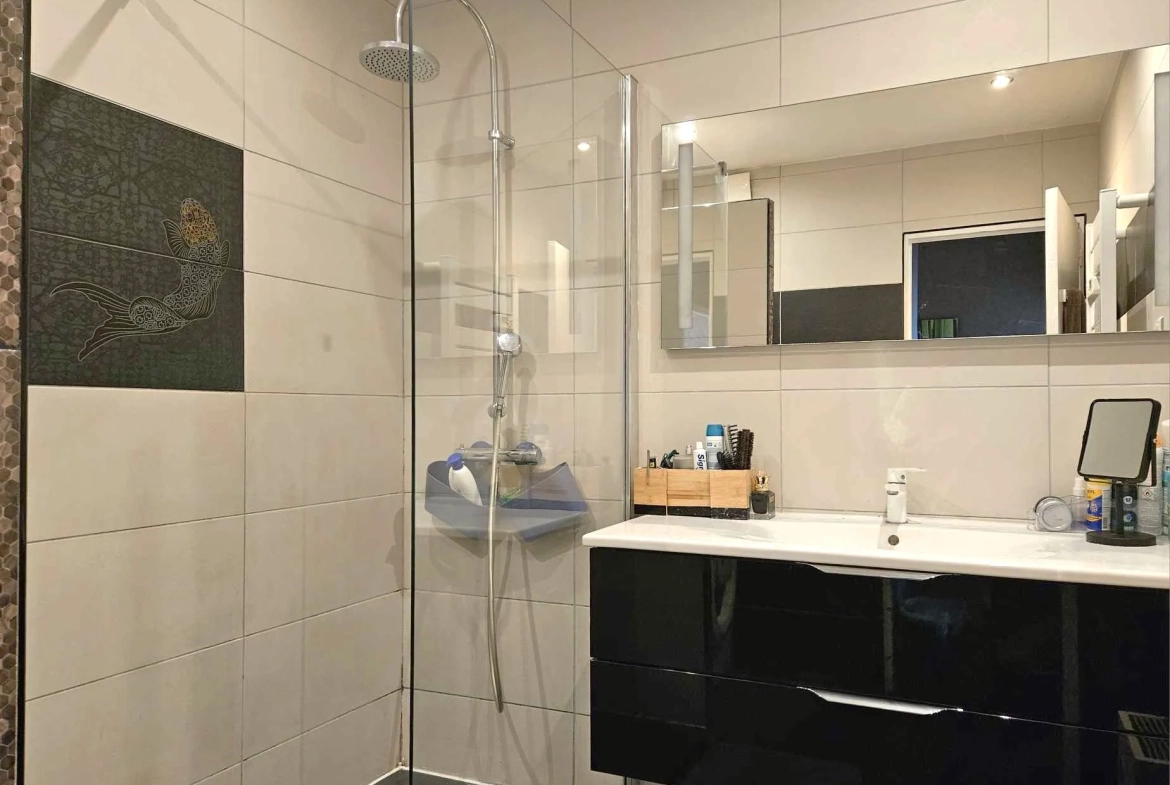 Spacieux appartement T3 de 93 m² à Rodez avec balcon, garage et proximité commodités 