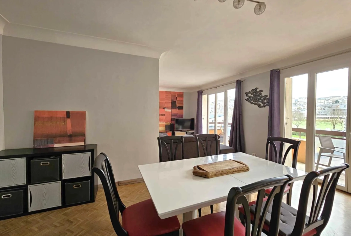 Spacieux appartement T3 de 93 m² à Rodez avec balcon, garage et proximité commodités 