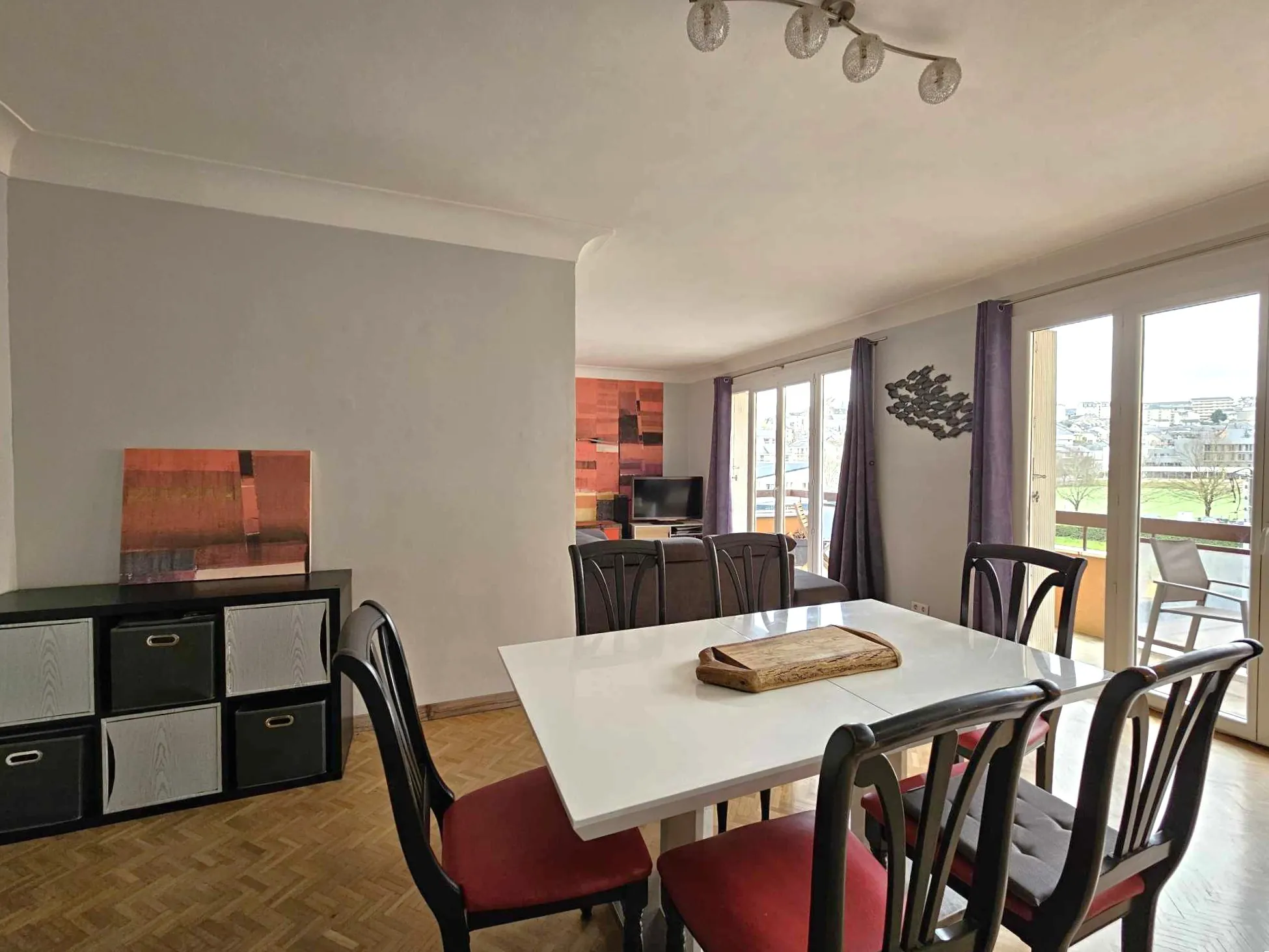 Spacieux appartement T3 de 93 m² à Rodez avec balcon, garage et proximité commodités 