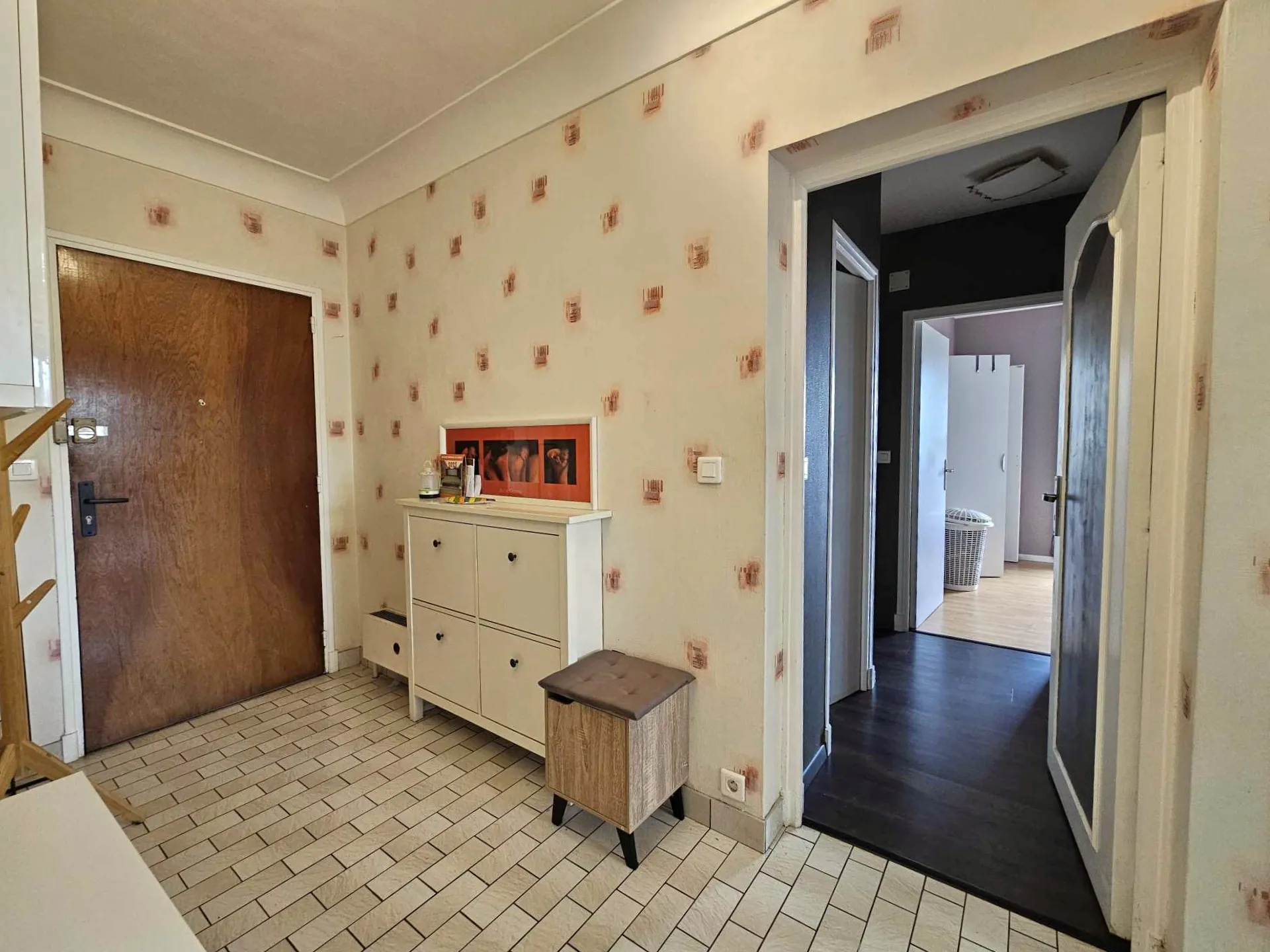 Spacieux appartement T3 de 93 m² à Rodez avec balcon, garage et proximité commodités 