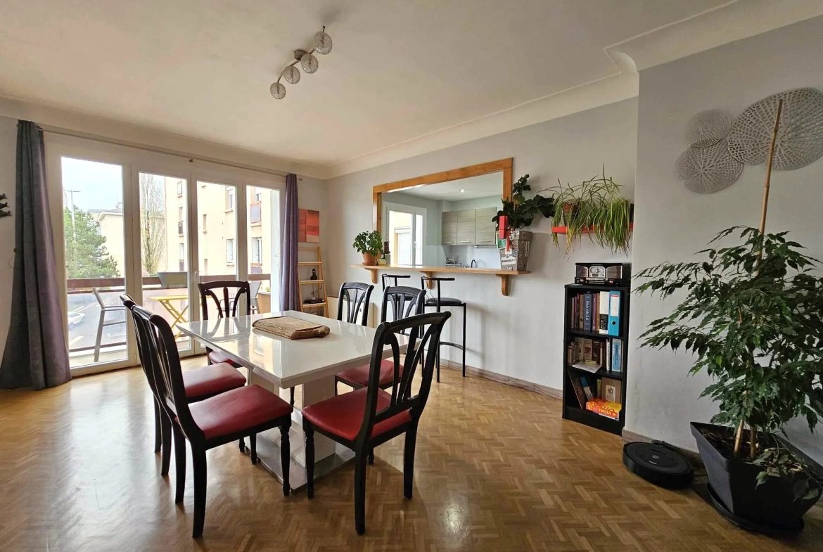 Spacieux appartement T3 de 93 m² à Rodez avec balcon, garage et proximité commodités 