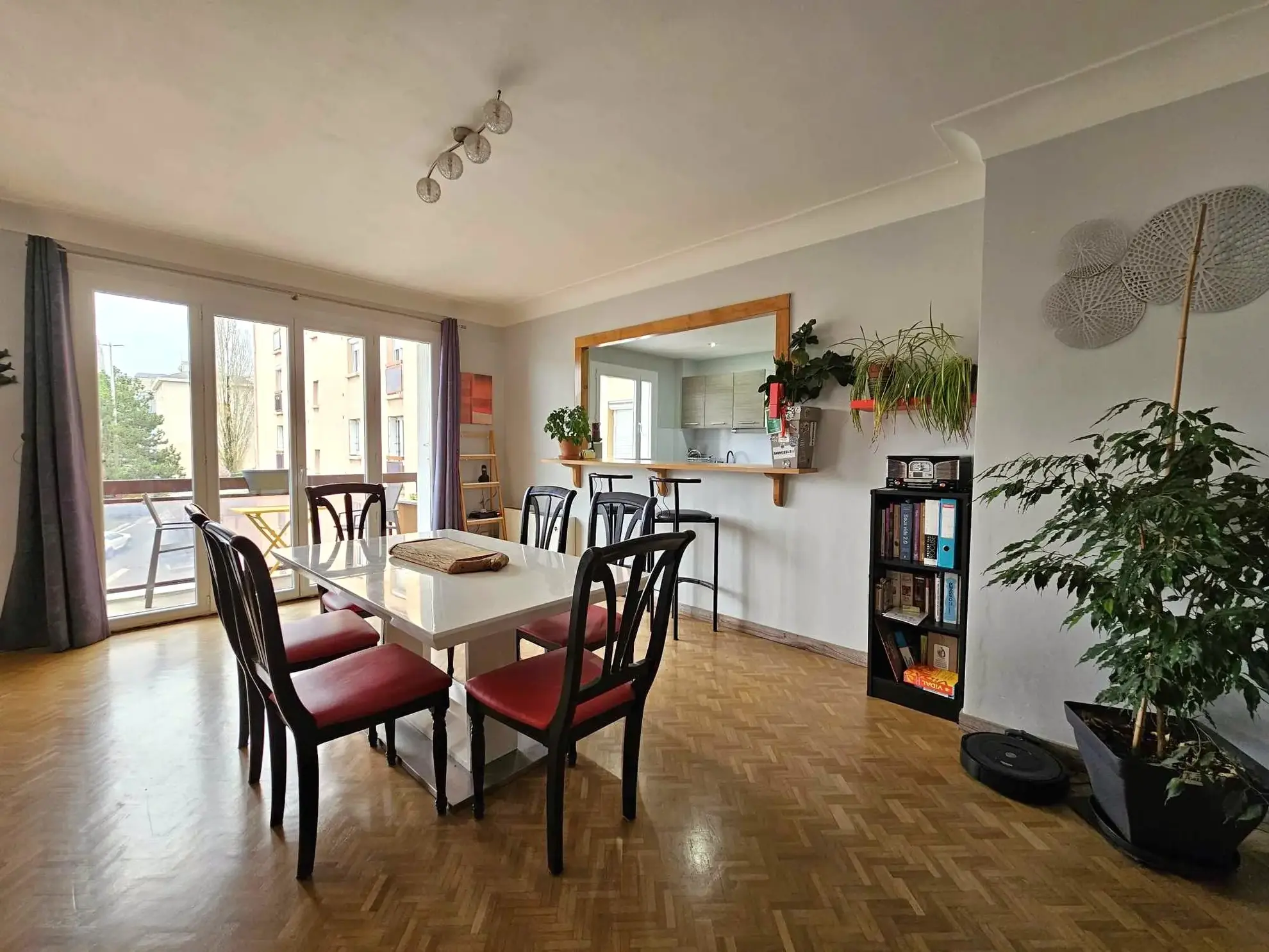 Spacieux appartement T3 de 93 m² à Rodez avec balcon, garage et proximité commodités 