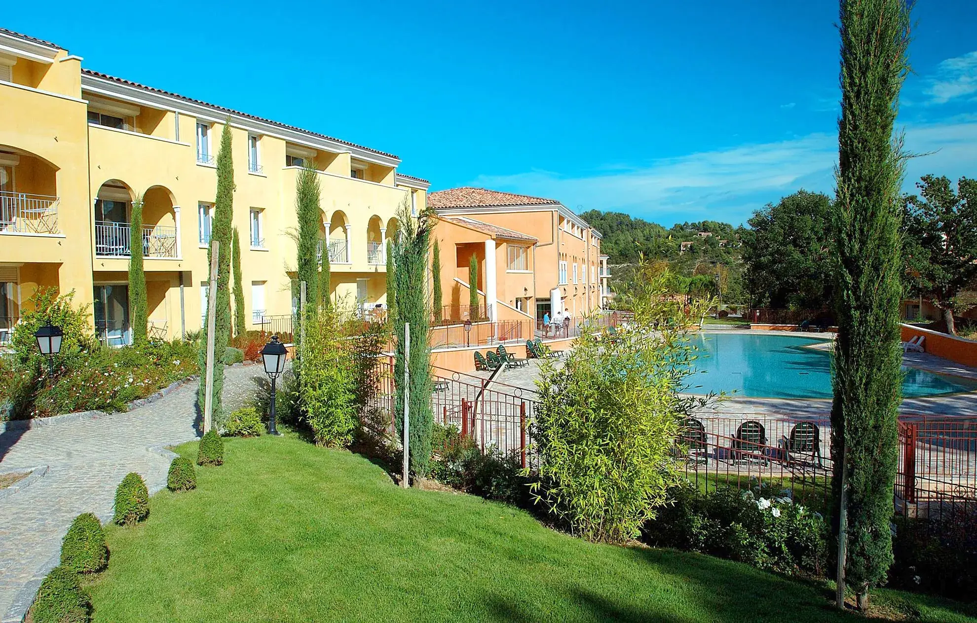 Appartement 2 pièces avec terrasse et parking à Greoux-les-Bains 