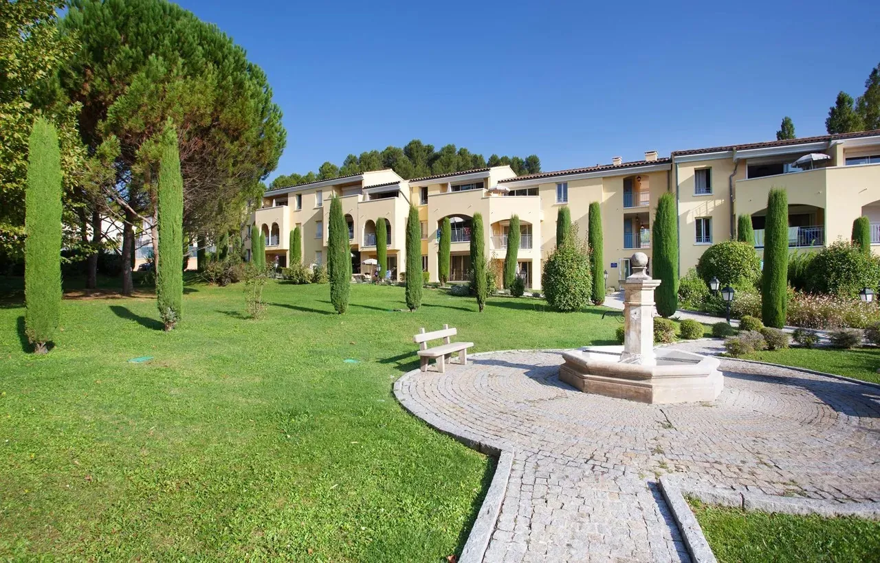 Appartement 2 pièces avec terrasse et parking à Greoux-les-Bains 