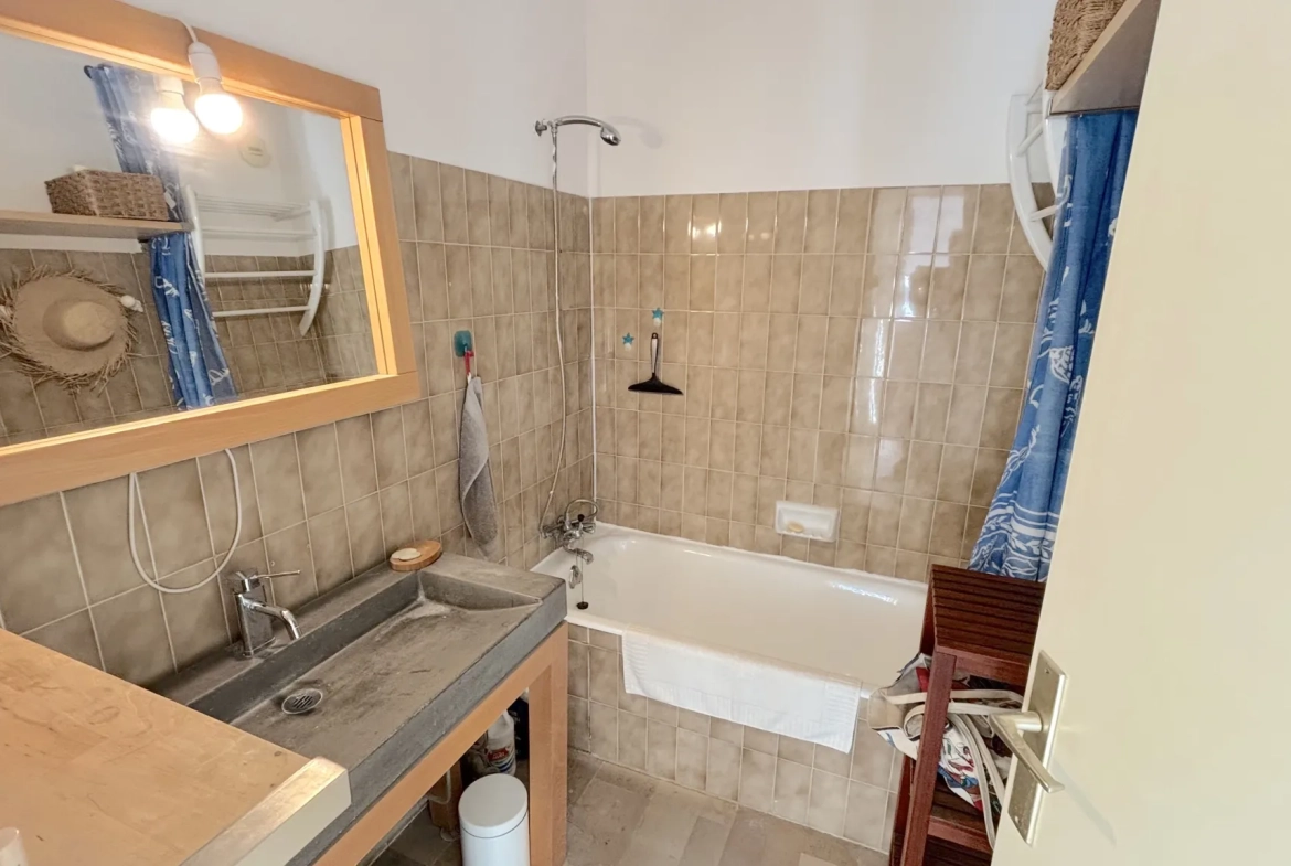 Appartement F2 à Carnon-Plage avec Terrasse et Vue Port, Dernier Étage 