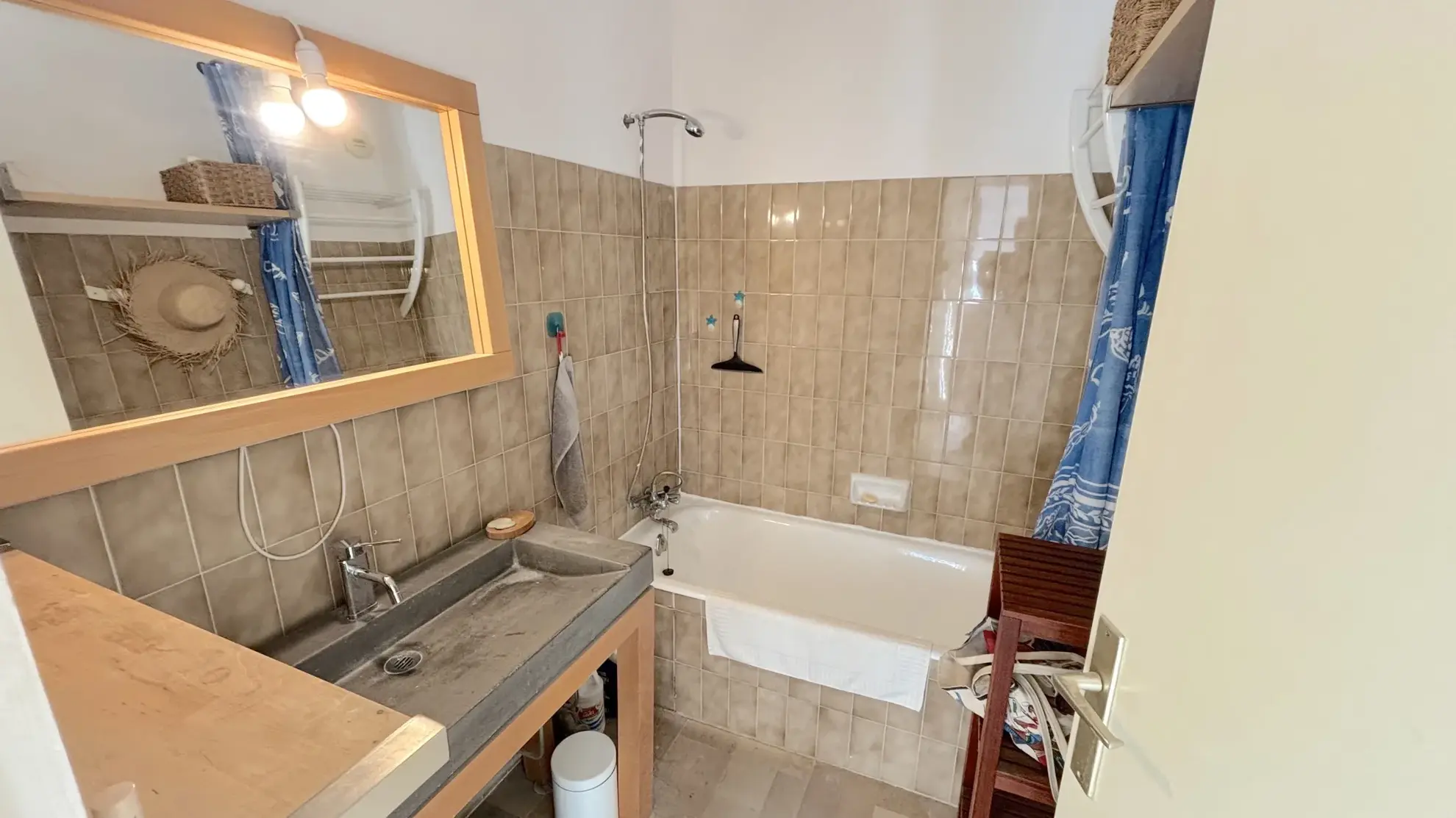 Appartement F2 à Carnon-Plage avec Terrasse et Vue Port, Dernier Étage 
