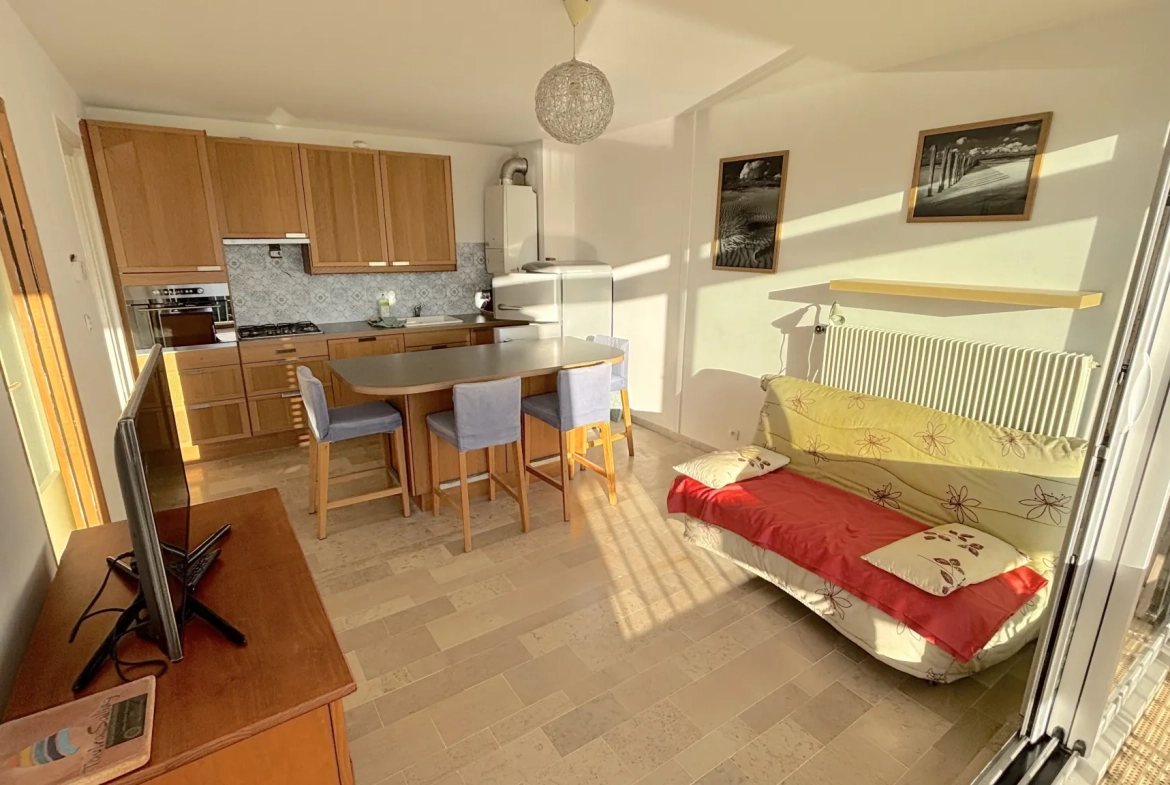 Appartement F2 à Carnon-Plage avec Terrasse et Vue Port, Dernier Étage 