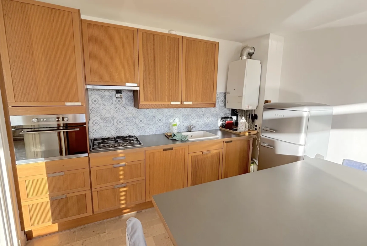 Appartement F2 à Carnon-Plage avec Terrasse et Vue Port, Dernier Étage 