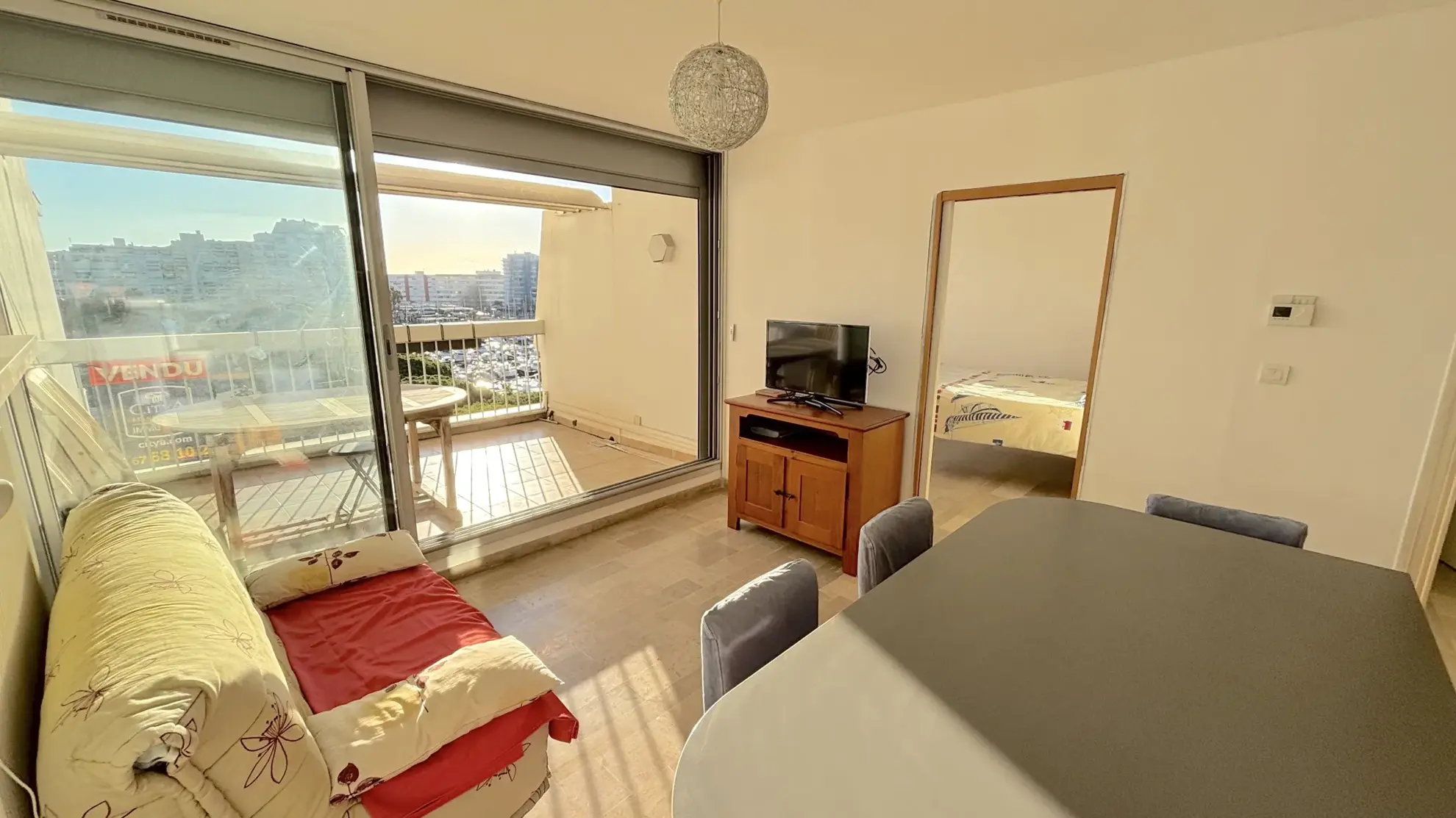 Appartement F2 à Carnon-Plage avec Terrasse et Vue Port, Dernier Étage 