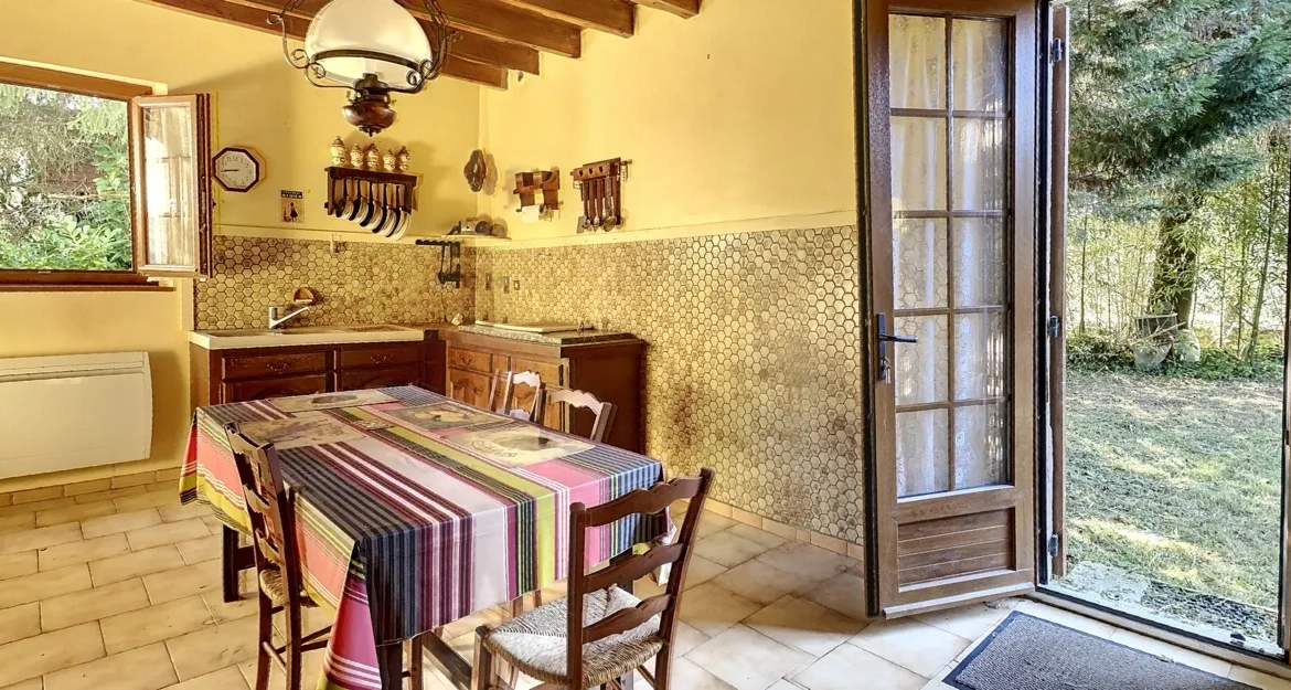 Charmante maison en pierre avec jardin à Manzac-sur-Vern en Dordogne 