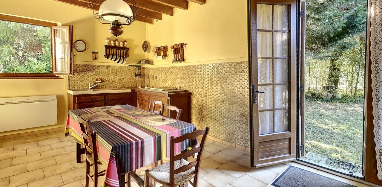 Charmante maison en pierre avec jardin à Manzac-sur-Vern en Dordogne 