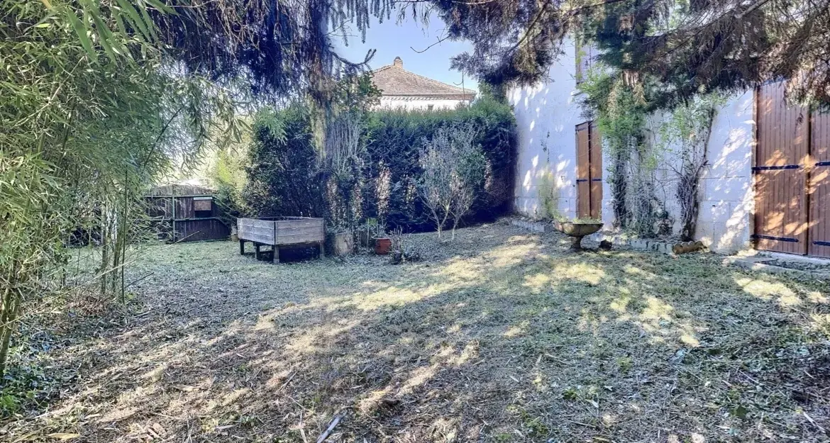 Charmante maison en pierre avec jardin à Manzac-sur-Vern en Dordogne 