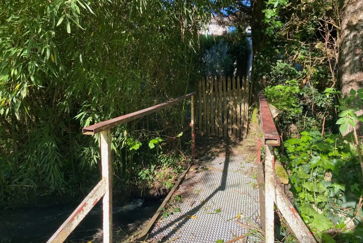 Charmante maison en pierre avec jardin à Manzac-sur-Vern en Dordogne 