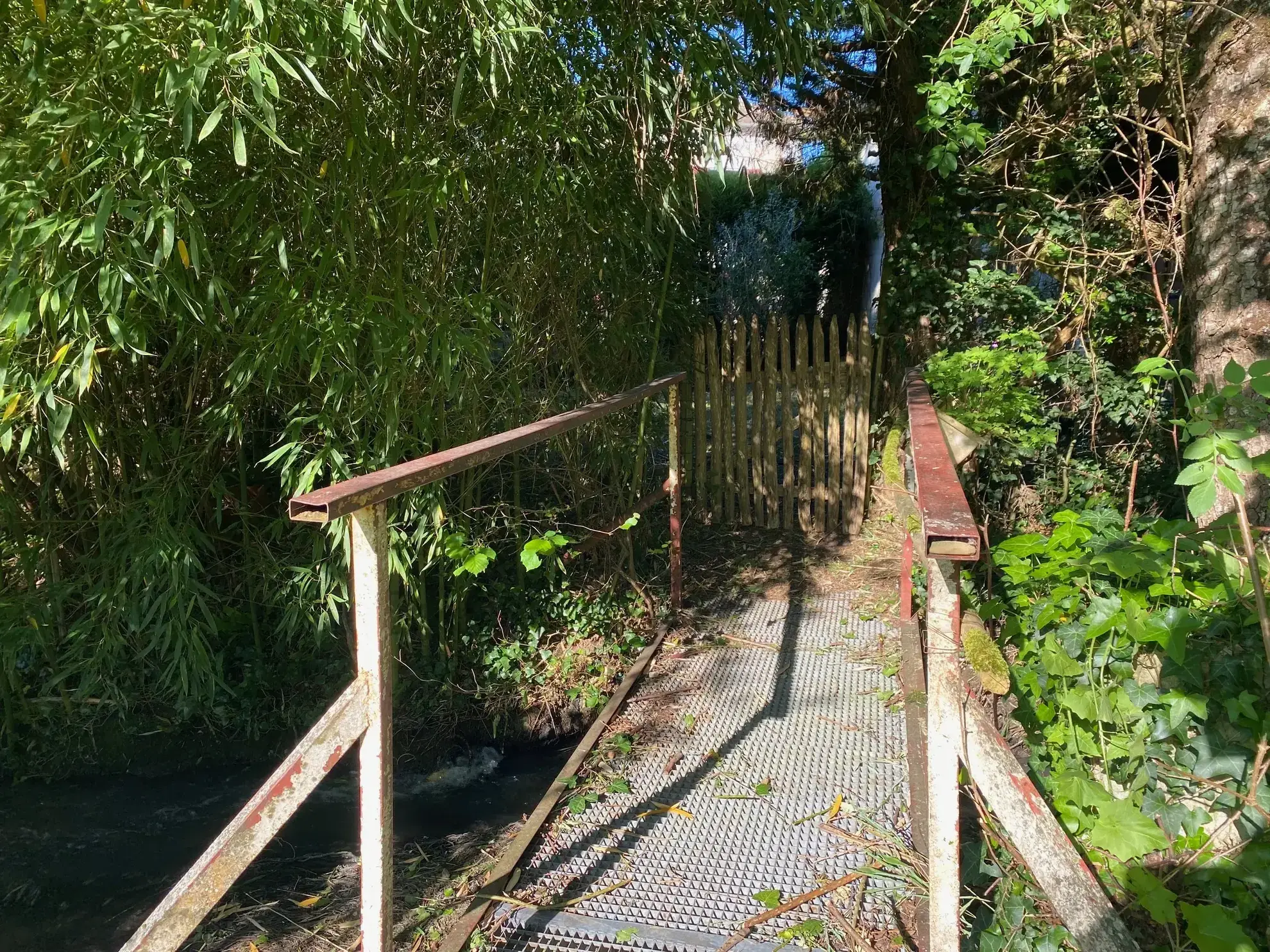 Charmante maison en pierre avec jardin à Manzac-sur-Vern en Dordogne 