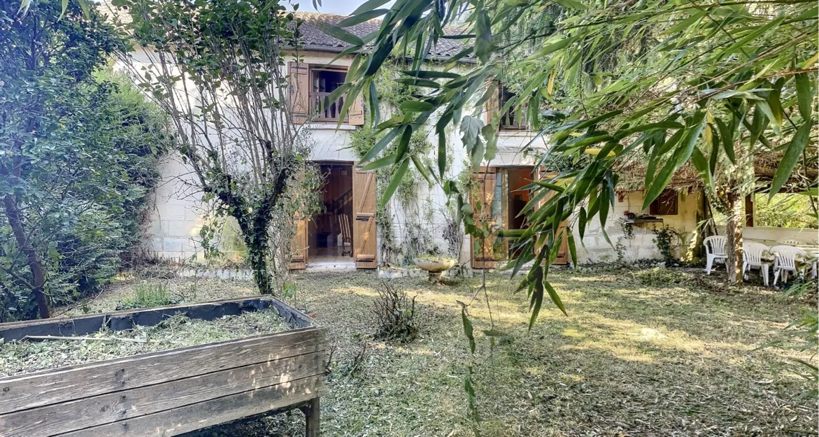 Charmante maison en pierre avec jardin à Manzac-sur-Vern en Dordogne 