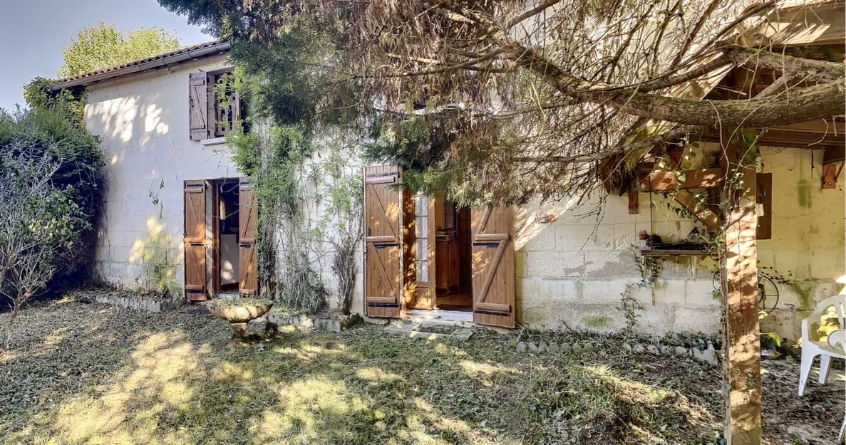 Charmante maison en pierre avec jardin à Manzac-sur-Vern en Dordogne 