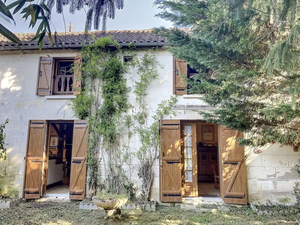Charmante maison en pierre avec jardin à Manzac-sur-Vern en Dordogne 