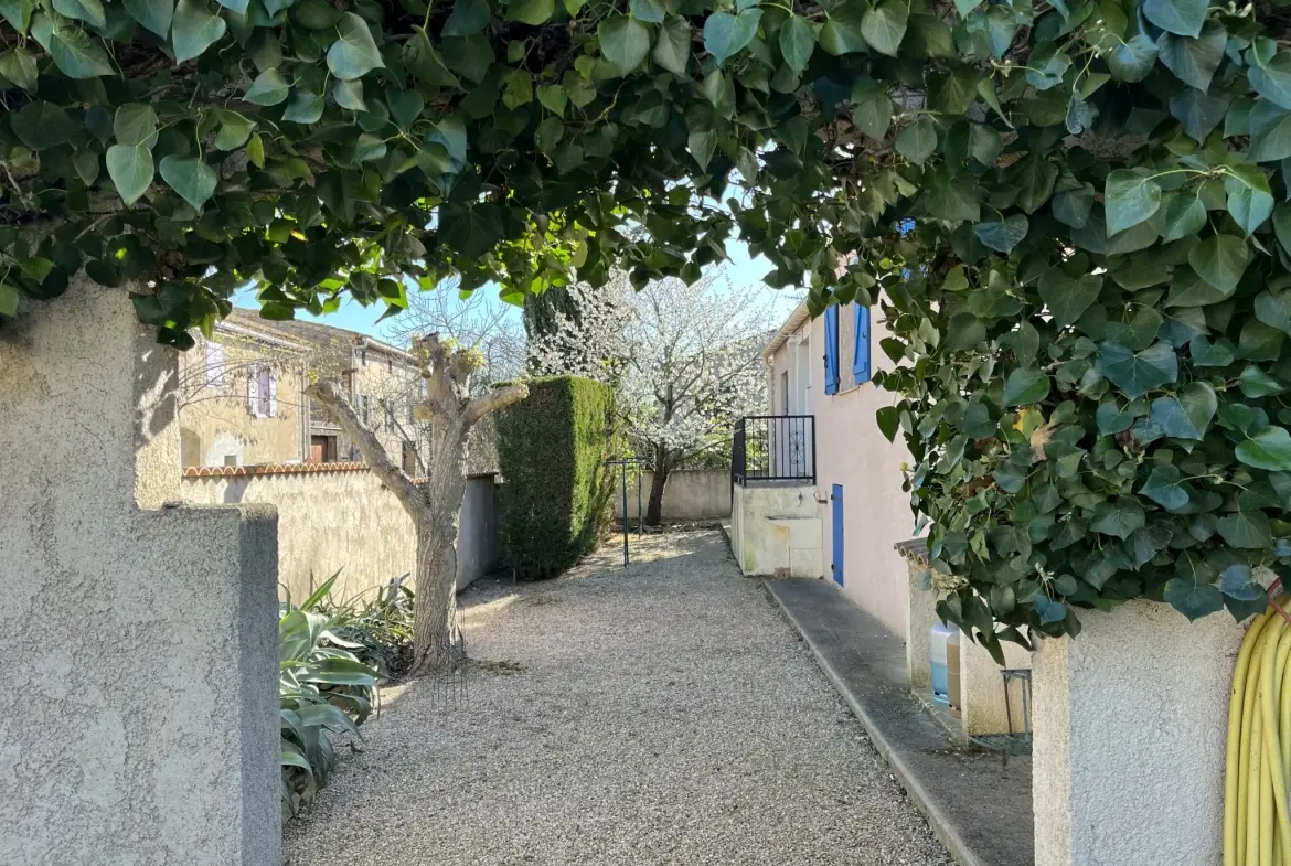 Villa moderne avec jardin, piscine et garage à Montbrun-des-Corbières 