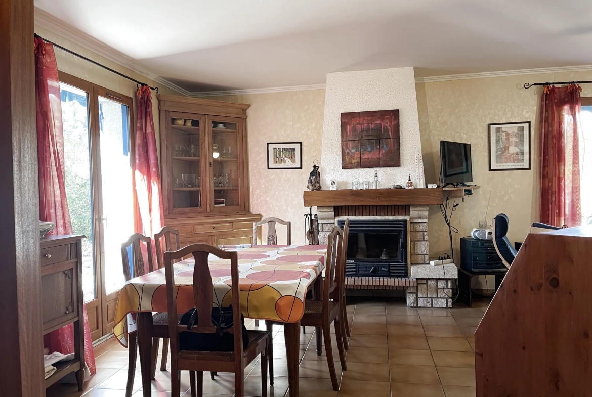 Villa moderne avec jardin, piscine et garage à Montbrun-des-Corbières 