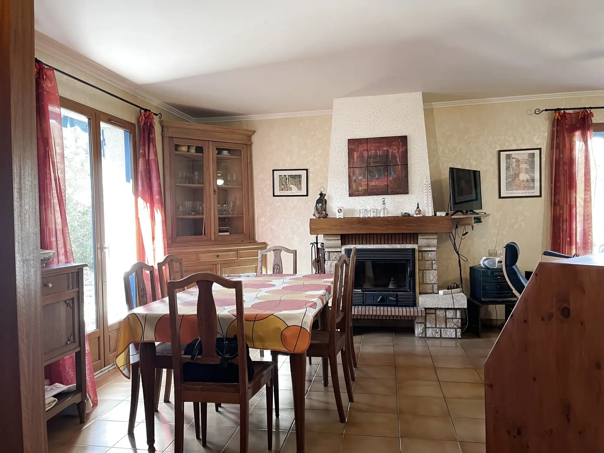 Villa moderne avec jardin, piscine et garage à Montbrun-des-Corbières 