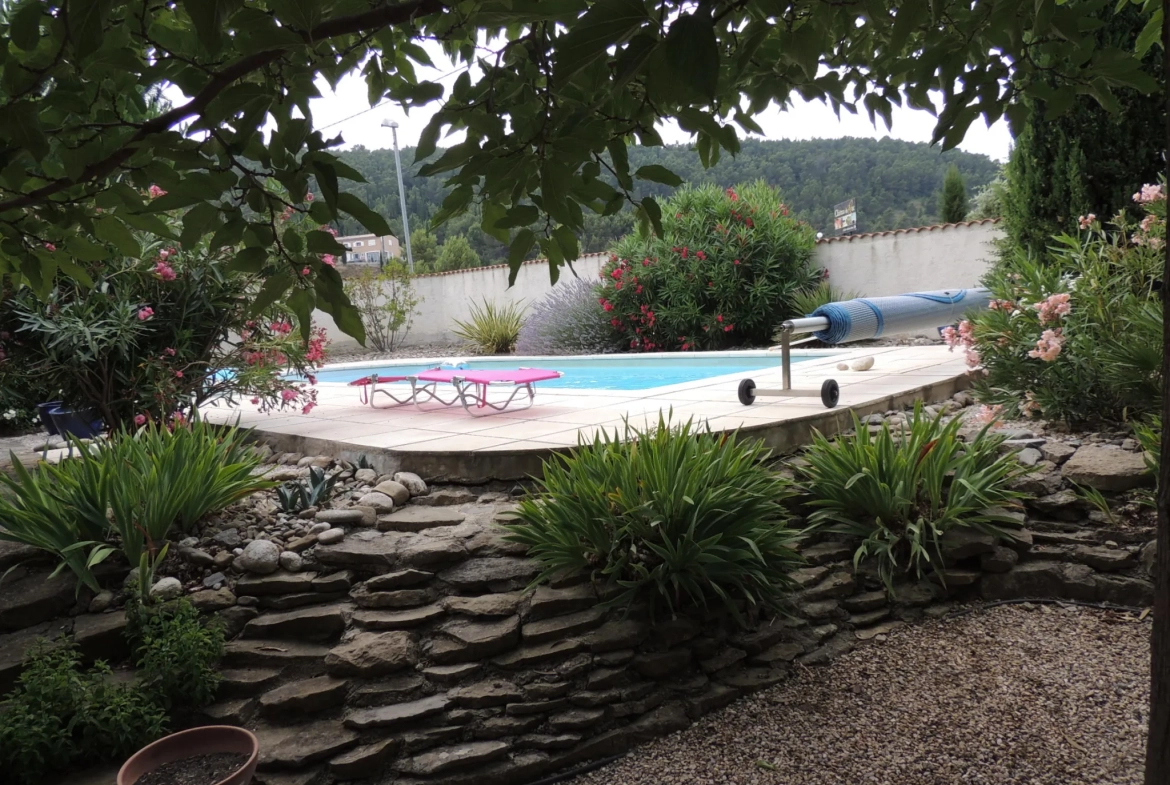 Villa moderne avec jardin, piscine et garage à Montbrun-des-Corbières 