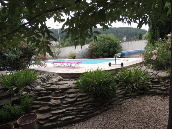 Villa moderne avec jardin, piscine et garage à Montbrun-des-Corbières