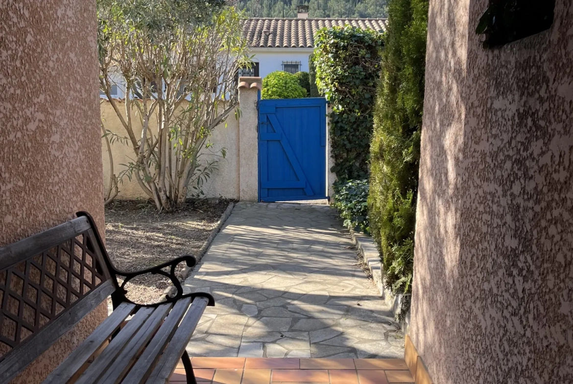 Villa moderne avec jardin, piscine et garage à Montbrun-des-Corbières 