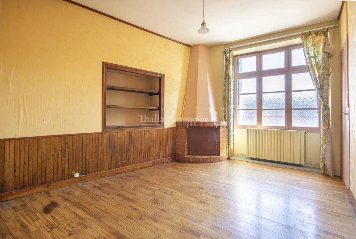 Maison de ville à Mareuil avec potentiel pour deux appartements lumineux 