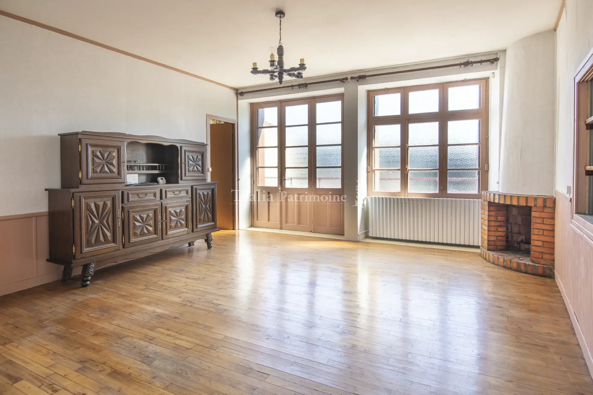 Maison de ville à Mareuil avec potentiel pour deux appartements lumineux 