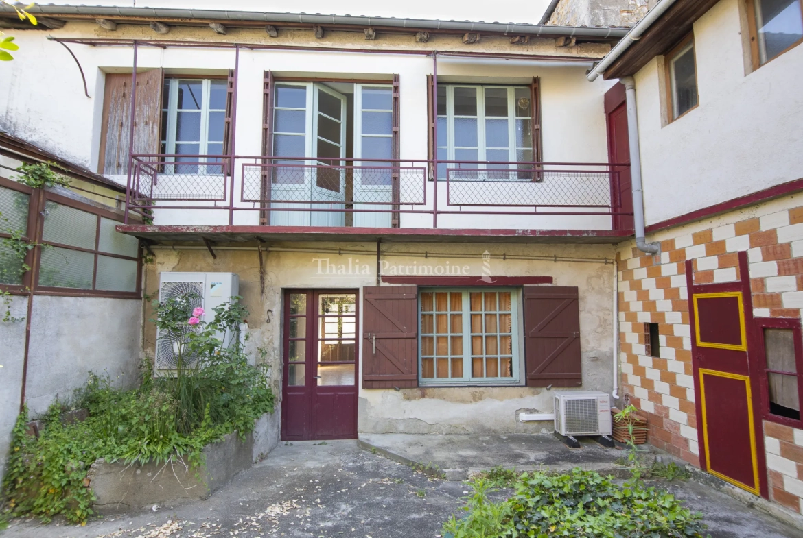 Maison de ville à Mareuil avec potentiel pour deux appartements lumineux 