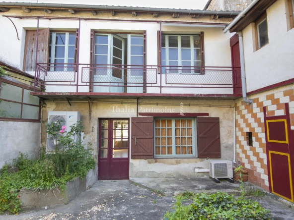 Maison de ville à Mareuil avec potentiel pour deux appartements lumineux