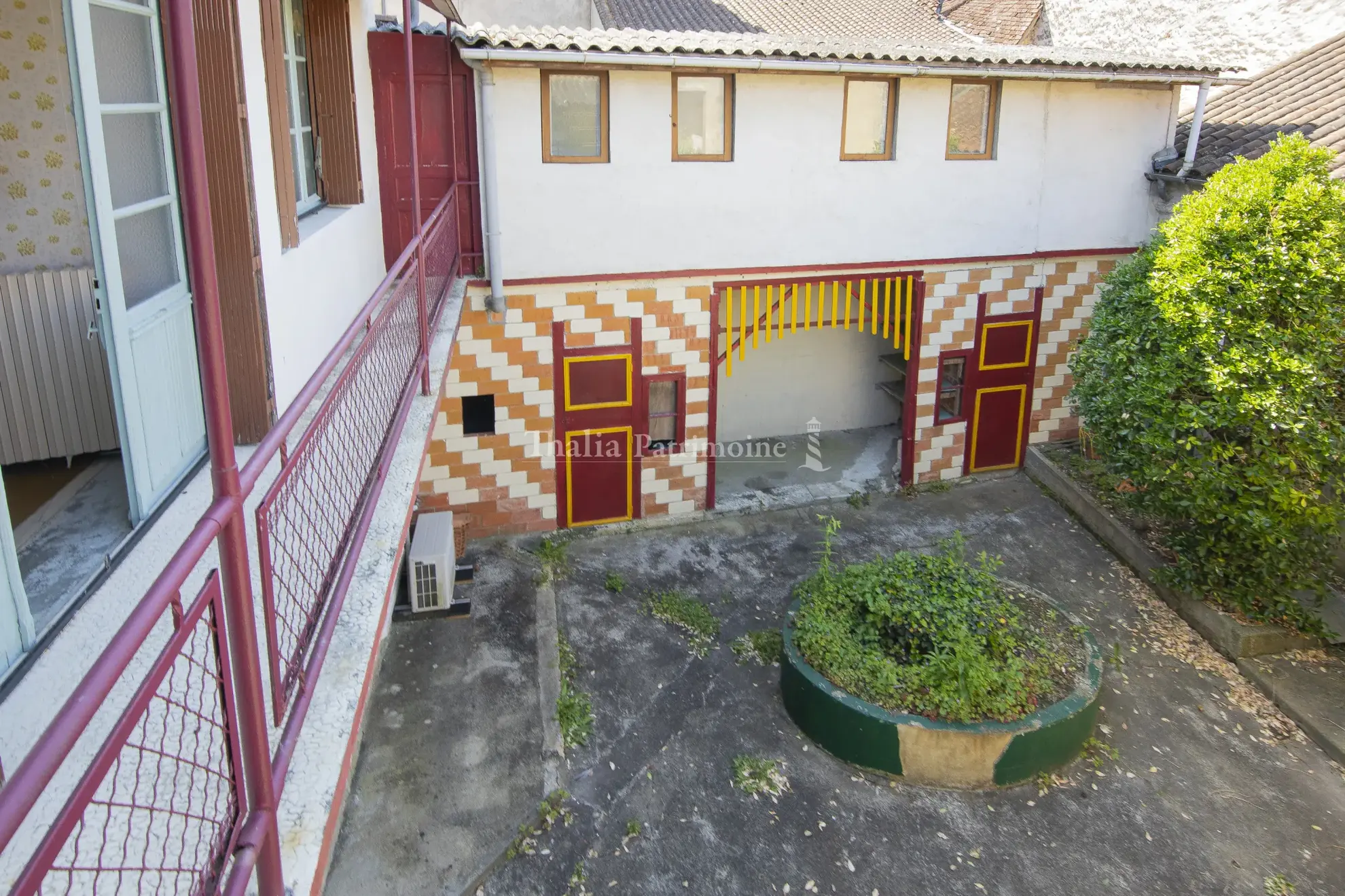 Maison de ville à Mareuil avec potentiel pour deux appartements lumineux 