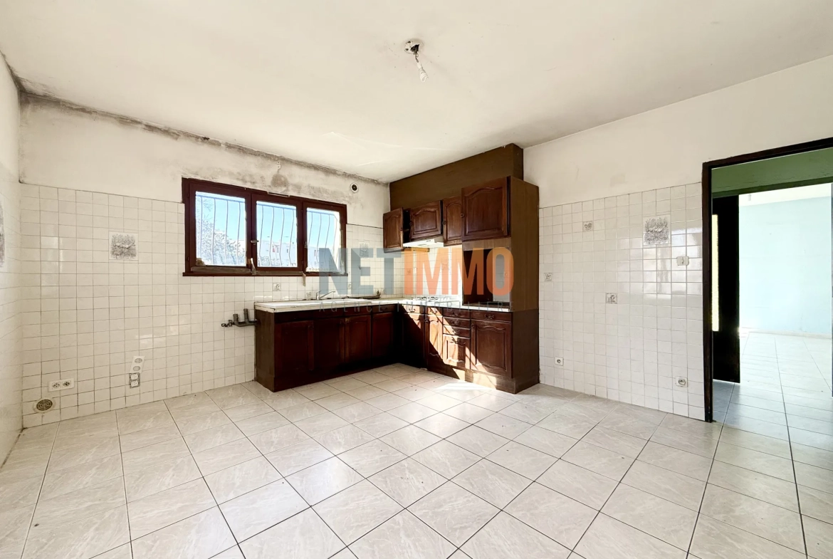 Maison à Vauvert avec grand potentiel, garage et jardin de 671m² 
