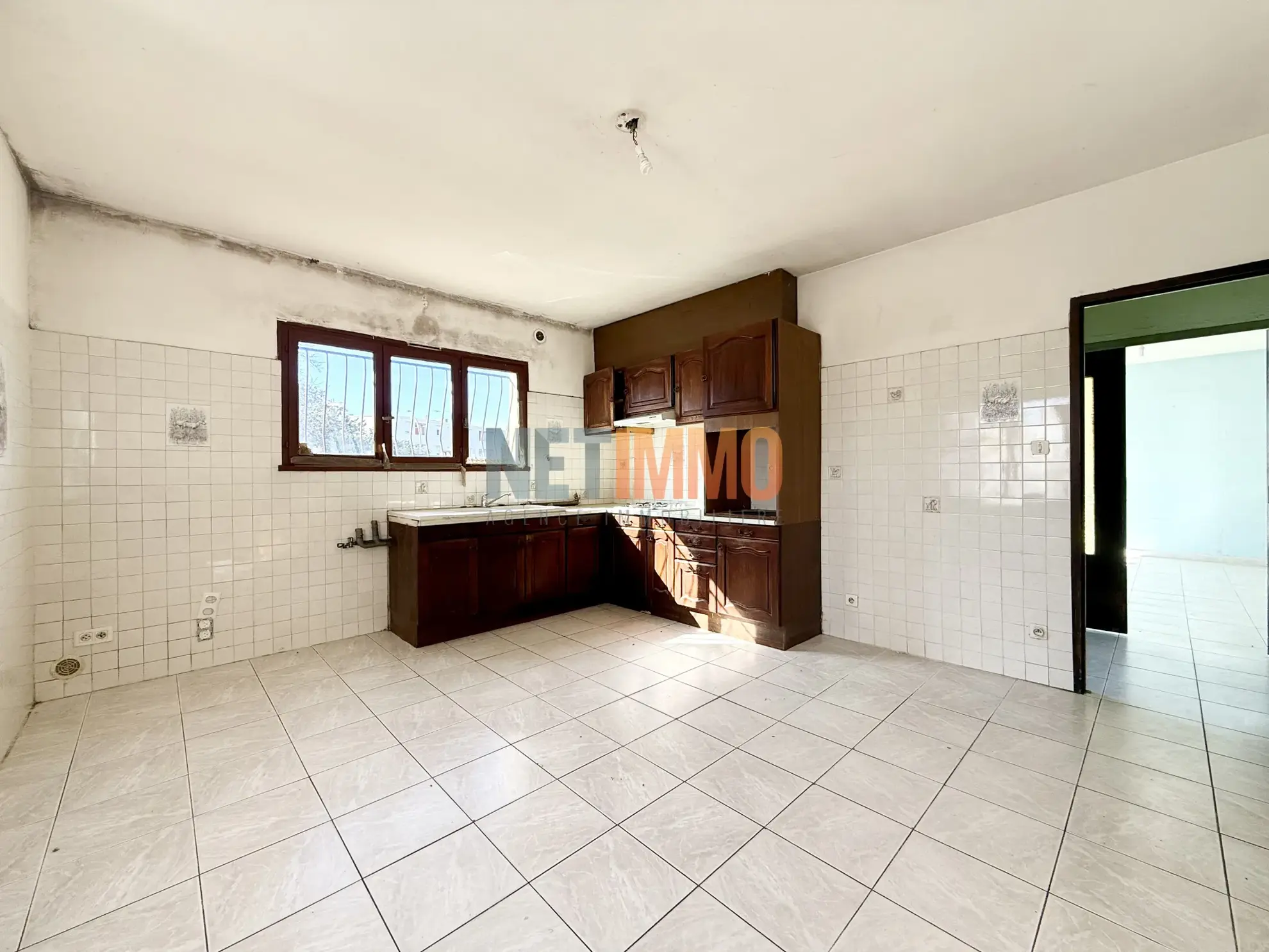 Maison à Vauvert avec grand potentiel, garage et jardin de 671m² 