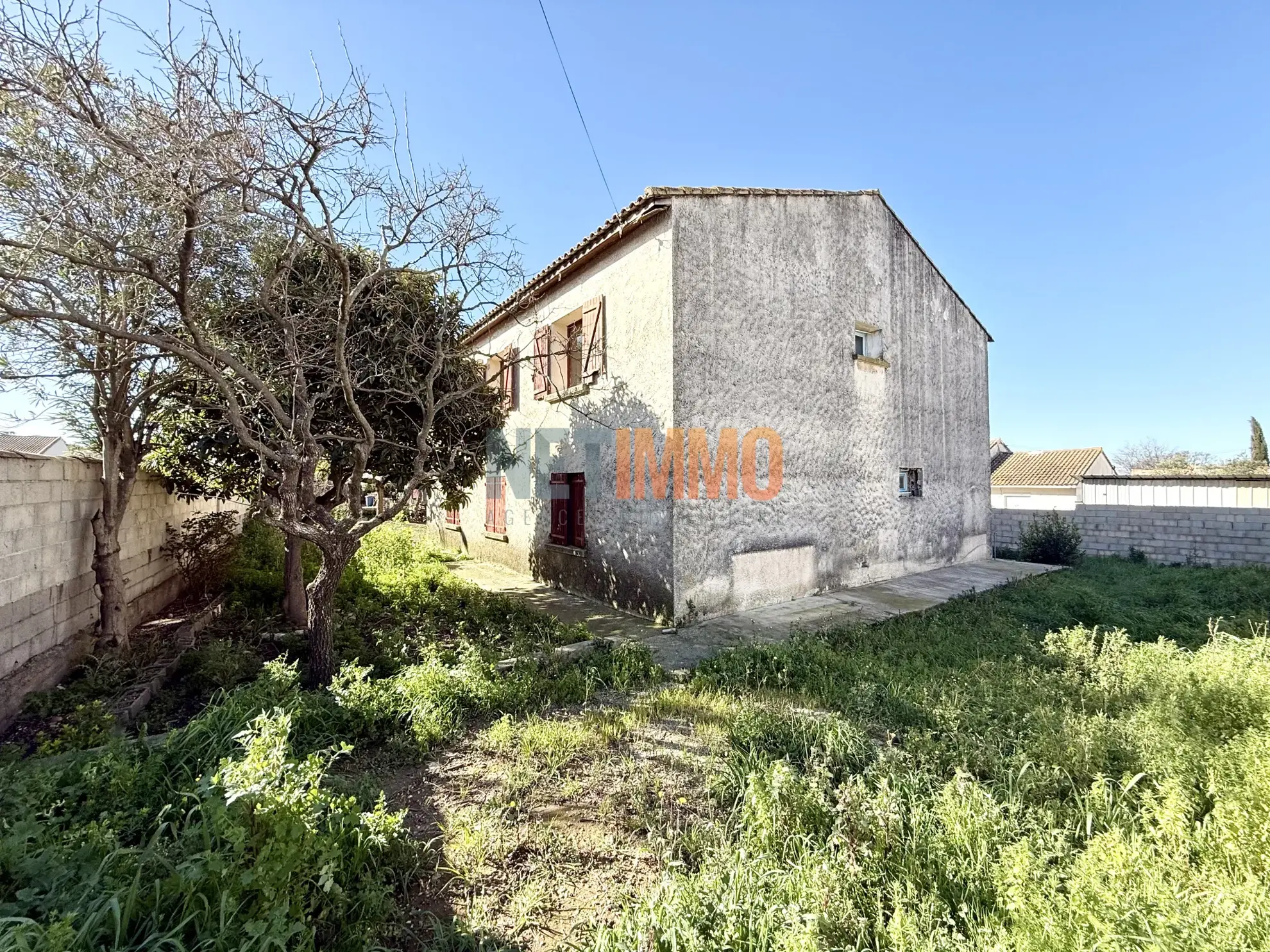 Maison à Vauvert avec grand potentiel, garage et jardin de 671m² 