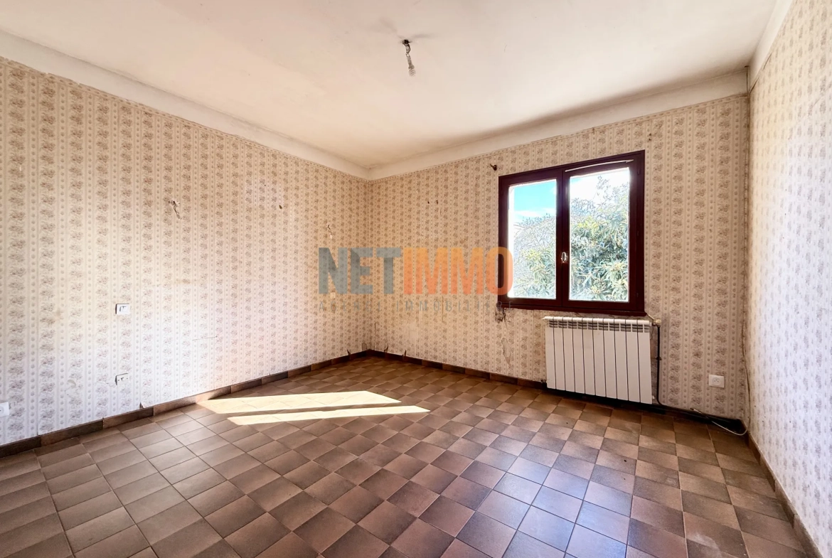 Maison à Vauvert avec grand potentiel, garage et jardin de 671m² 