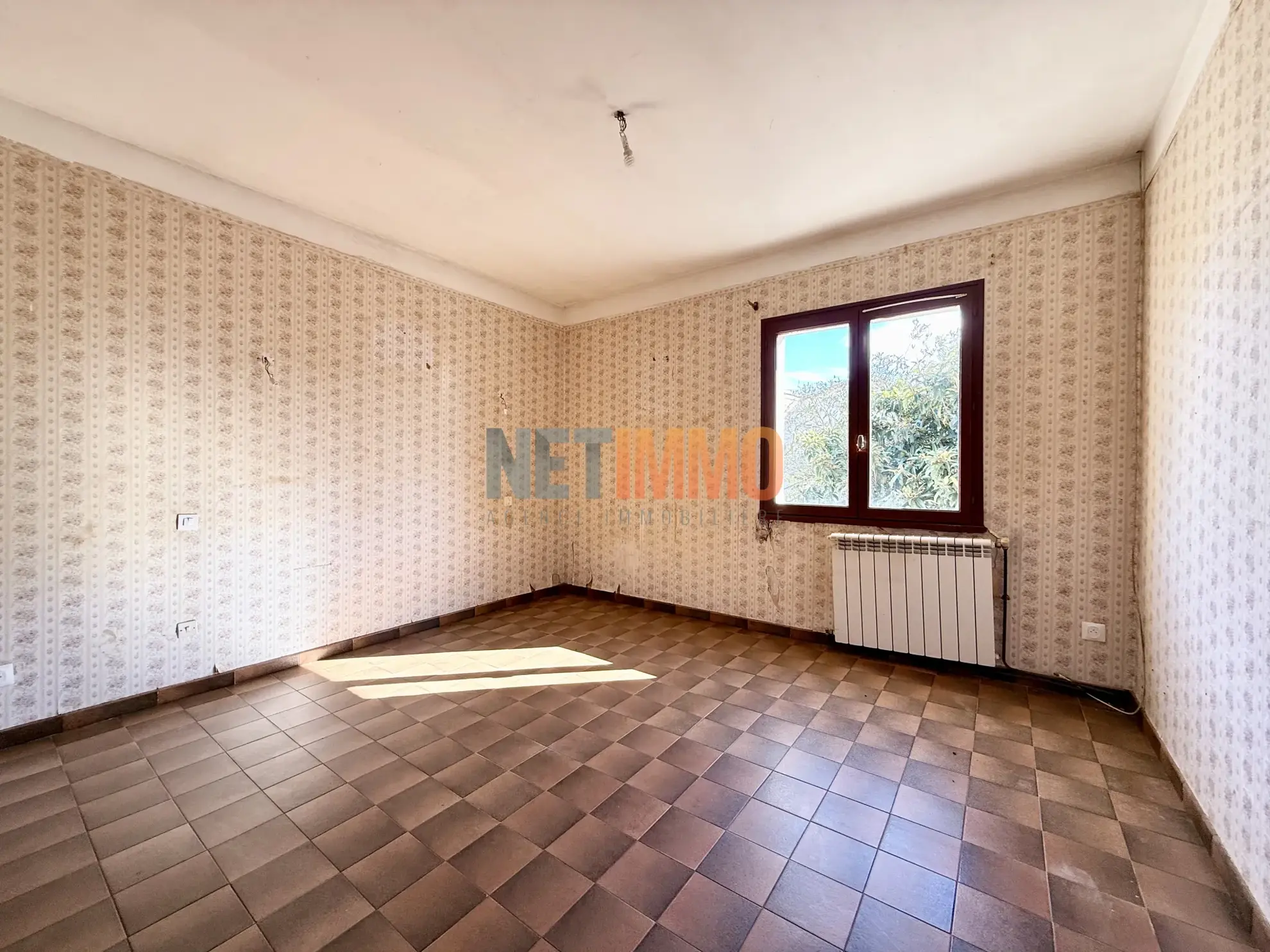 Maison à Vauvert avec grand potentiel, garage et jardin de 671m² 