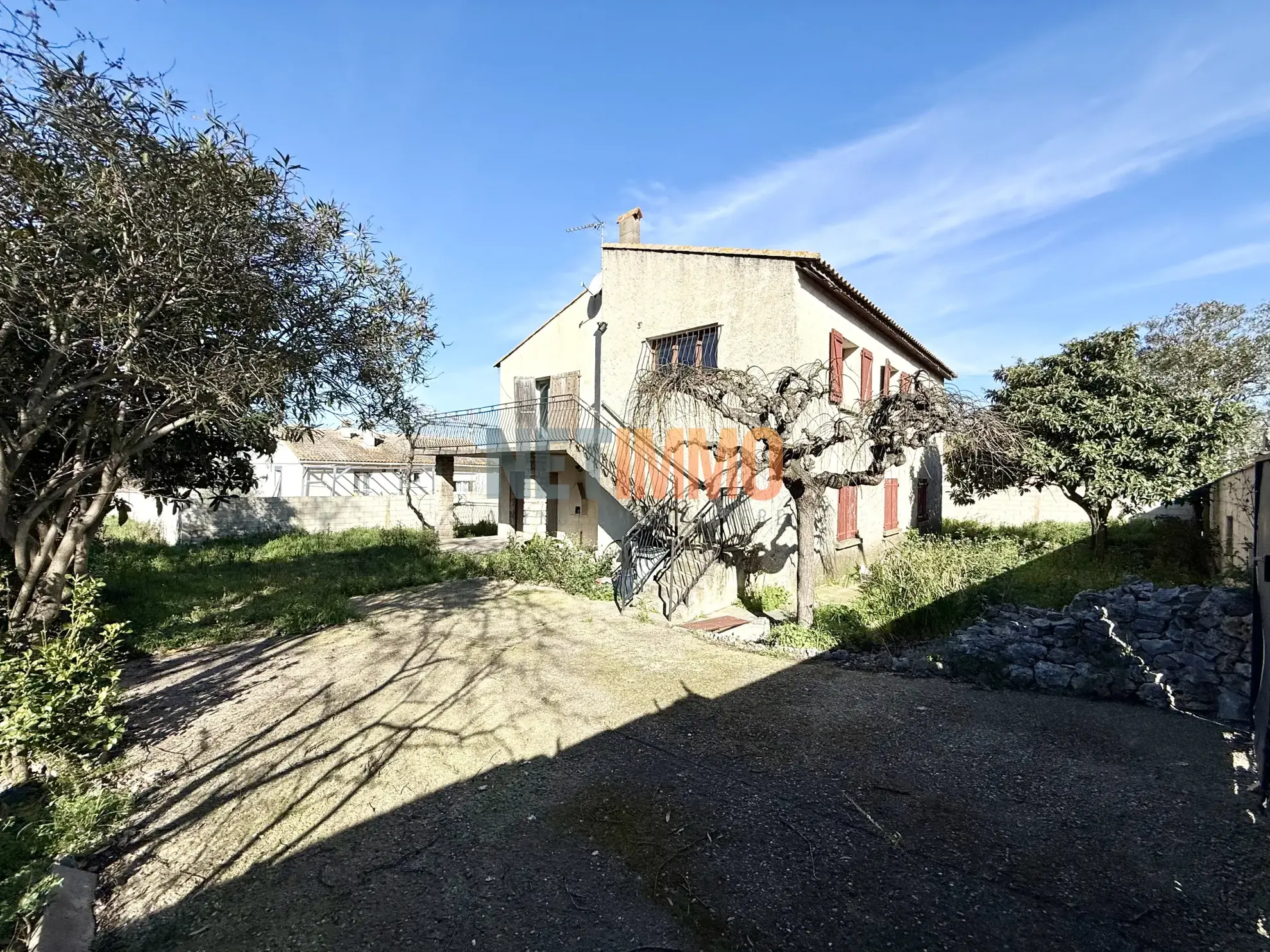 Maison à Vauvert avec grand potentiel, garage et jardin de 671m² 