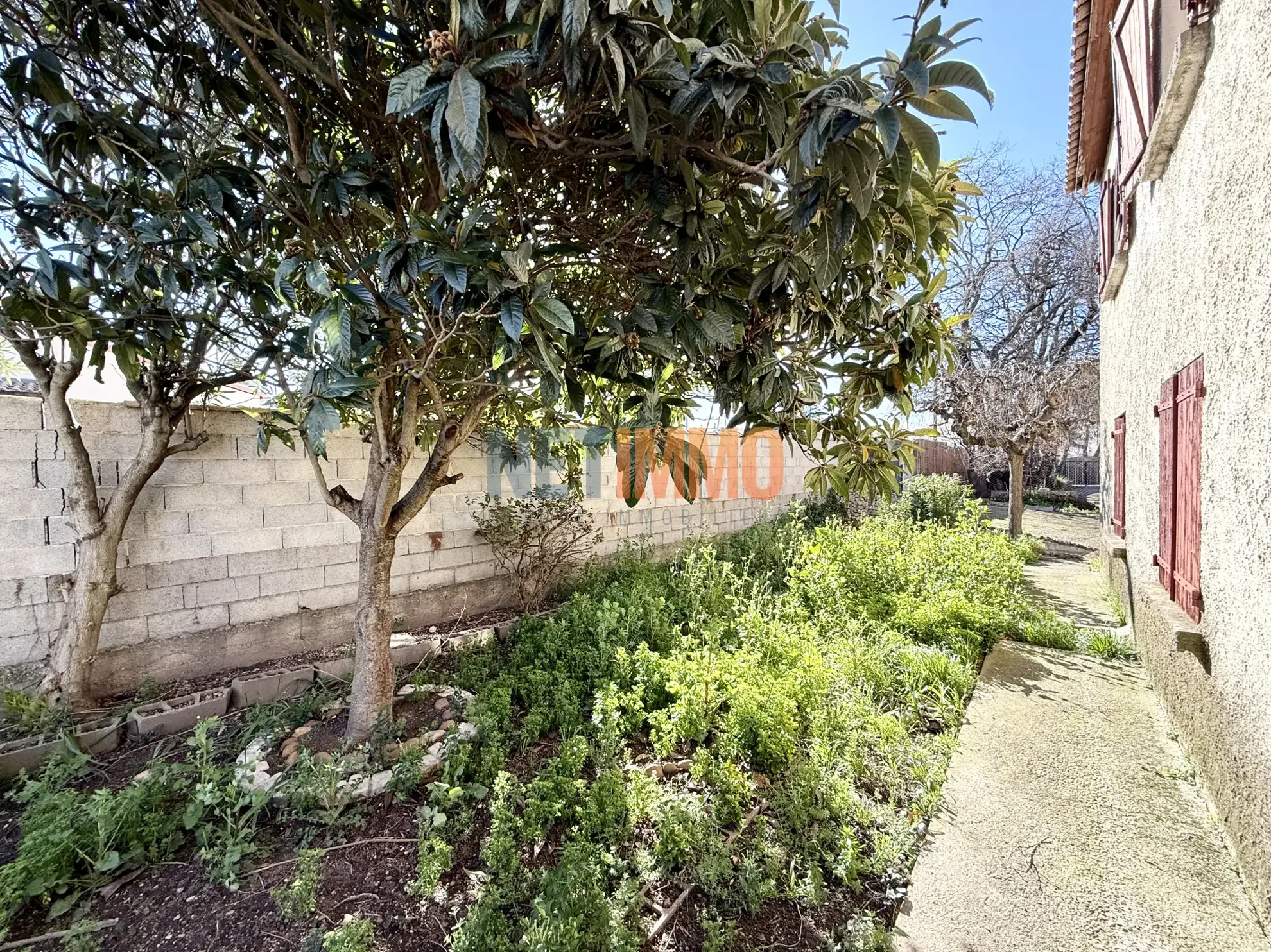 Maison à Vauvert avec grand potentiel, garage et jardin de 671m² 
