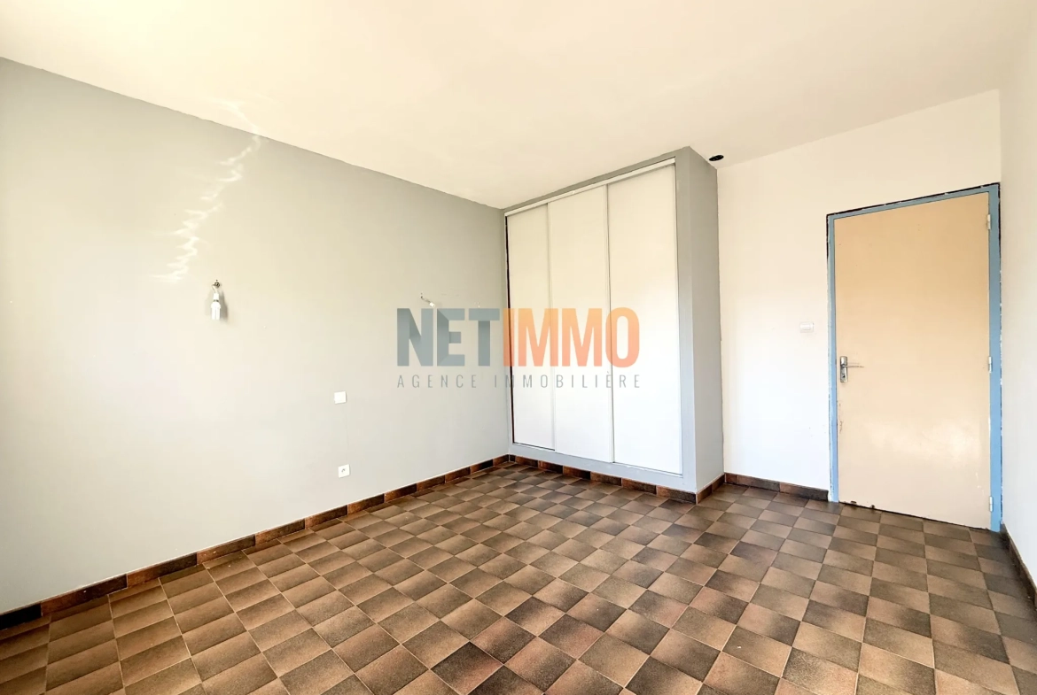 Maison à Vauvert avec grand potentiel, garage et jardin de 671m² 
