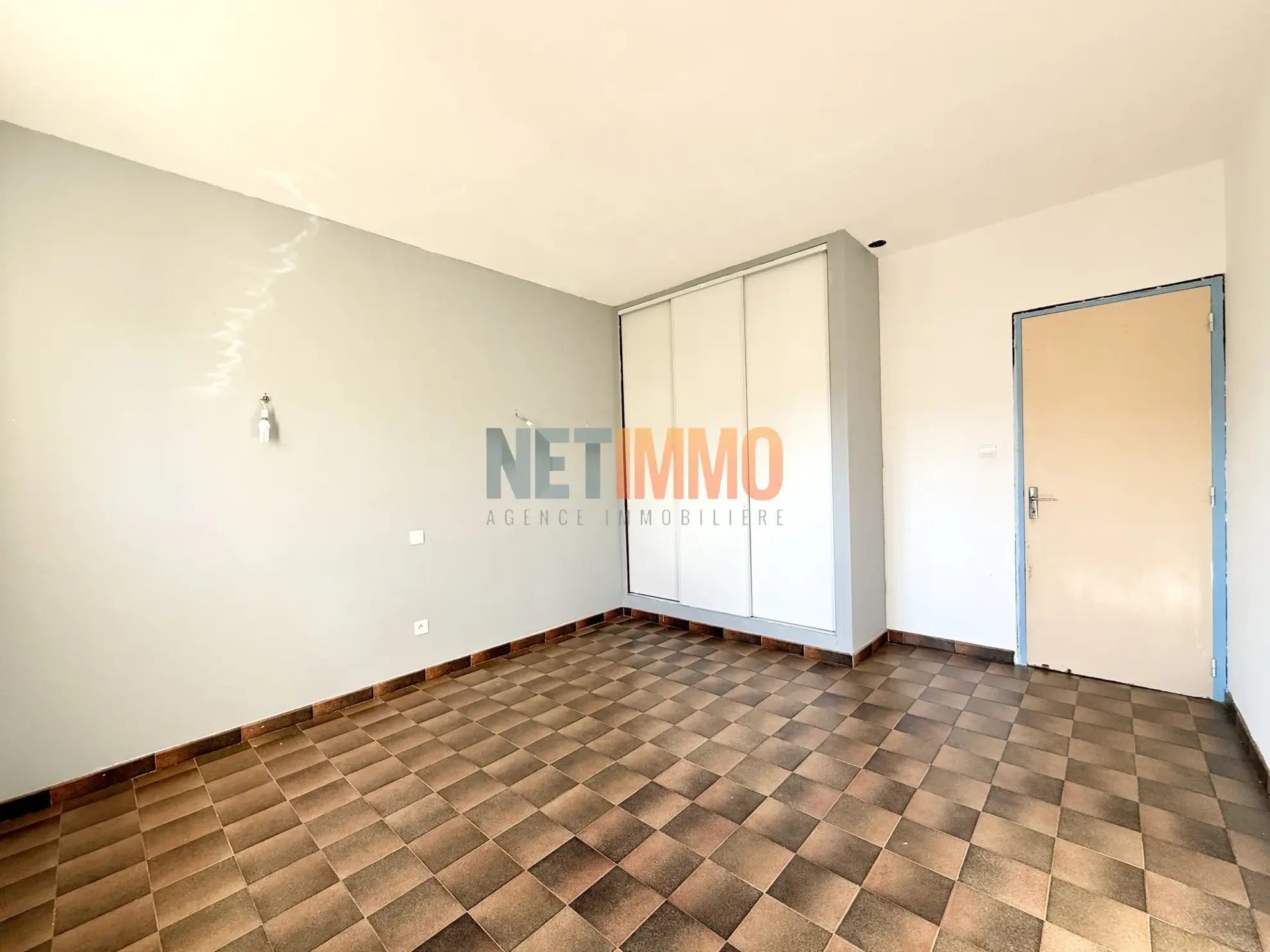 Maison à Vauvert avec grand potentiel, garage et jardin de 671m² 