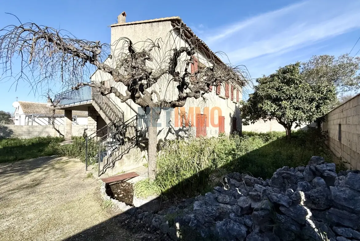 Maison à Vauvert avec grand potentiel, garage et jardin de 671m² 
