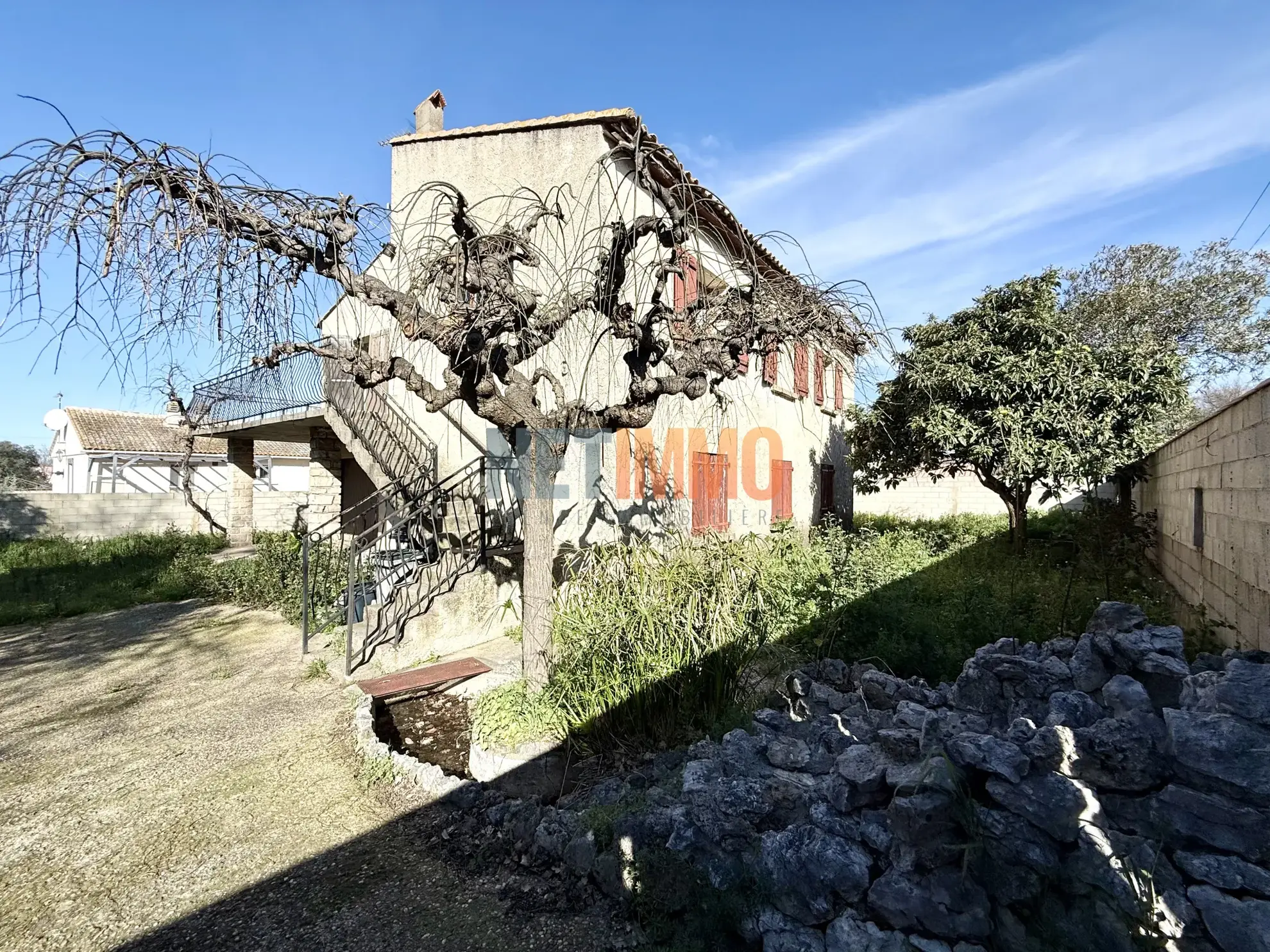 Maison à Vauvert avec grand potentiel, garage et jardin de 671m² 