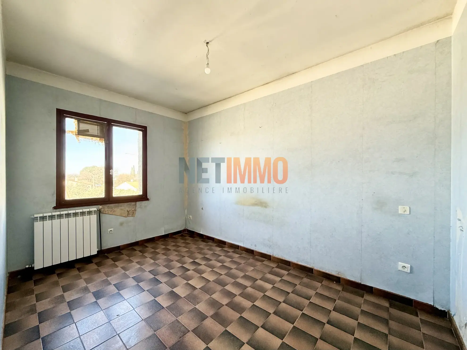 Maison à Vauvert avec grand potentiel, garage et jardin de 671m² 