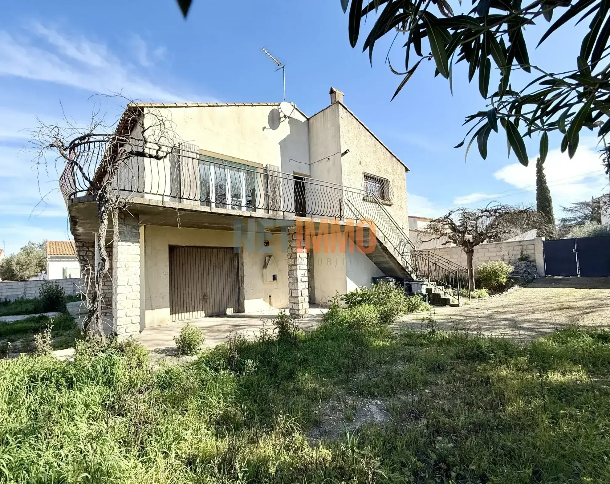 Maison à Vauvert avec grand potentiel, garage et jardin de 671m² 