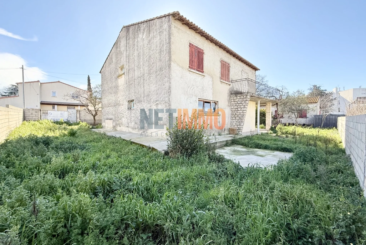 Maison à Vauvert avec grand potentiel, garage et jardin de 671m² 
