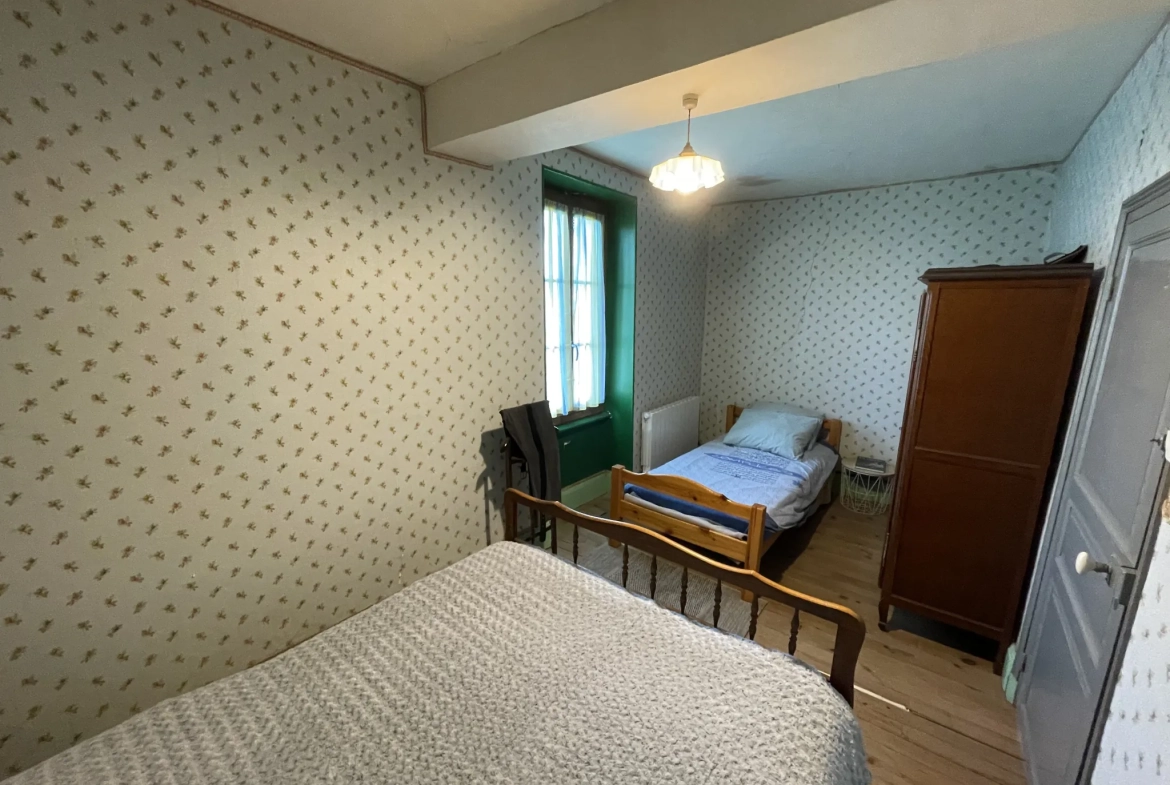 Maison de maître à Cognat-Lyonne de 133 m² avec dépendances et jardin arboré 